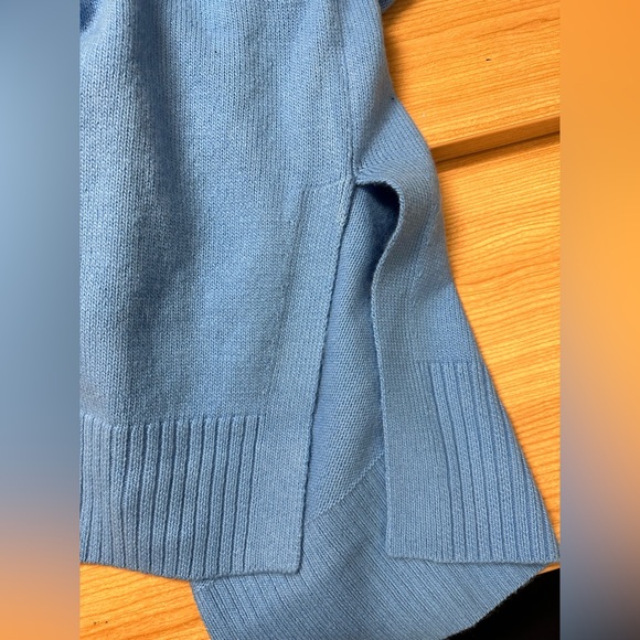 H&M blue long sweater size M very cute and trendy and keeps you warm! Brand new! - Picture 2 of 4